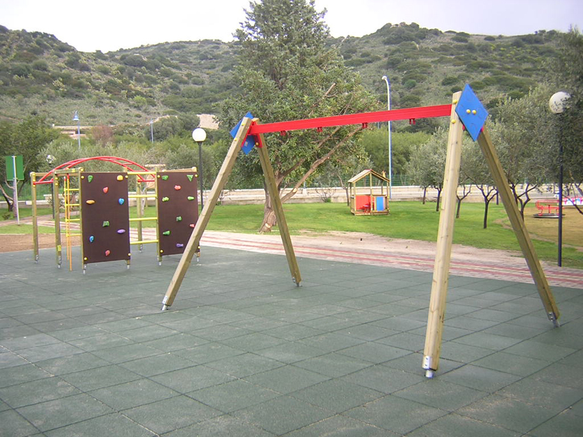 Isolgomma-Bussi-Playground